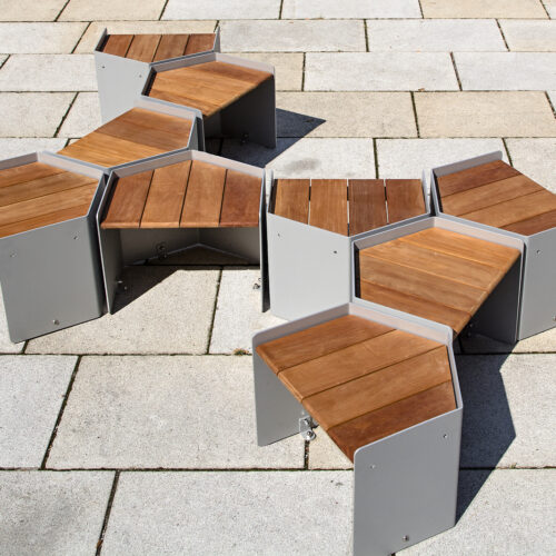 Zitelementen Penta 15 Deze vrolijke zitjes voor straat- park- en schoolplein zijn leverbaar in diverse ral kleuren